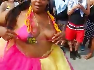 bbw booty at public carnival