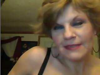 Ashly is an amateur blonde granny that likes posing for the camera and masturbating 